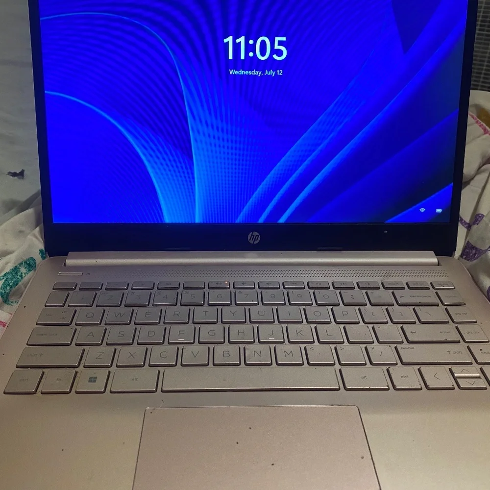 HP pink laptop (64GB)